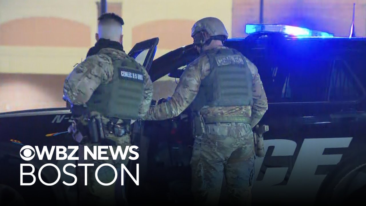 SWAT officer shot, suspect killed in shooting at Family Dollar in Spencer