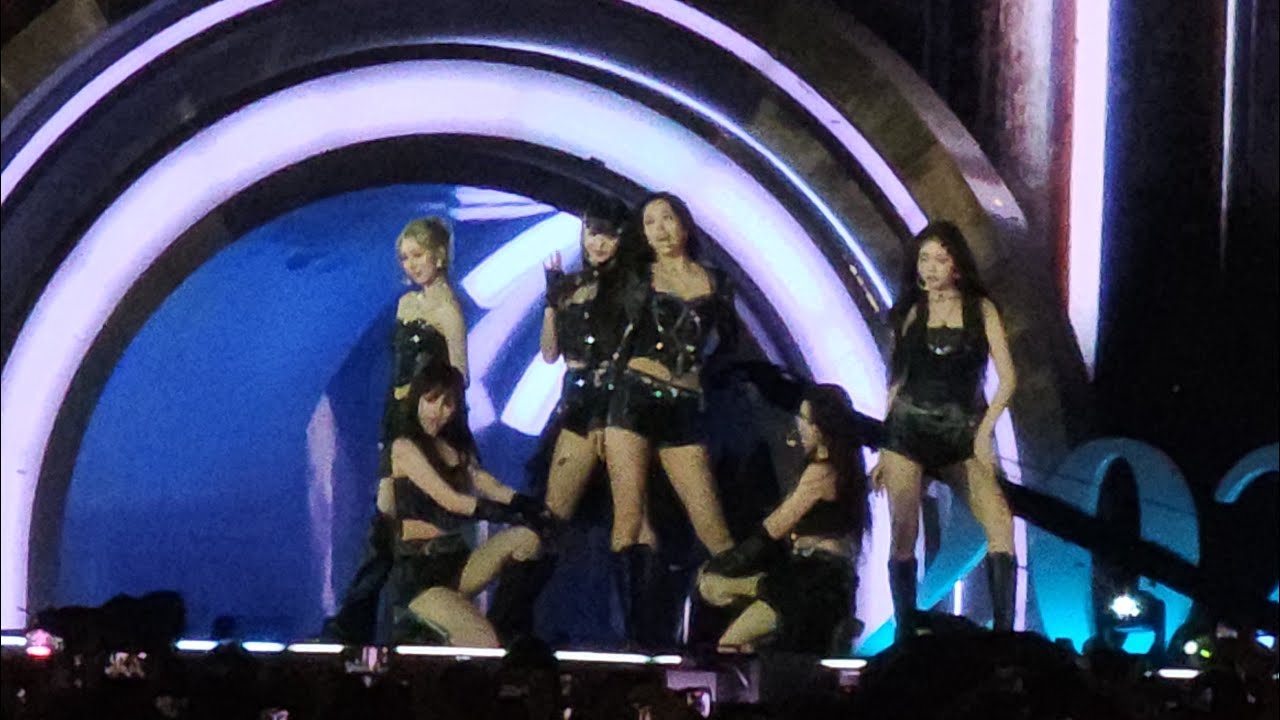 IVE (아이브) - ATTITUDE (REMIX) [THE FACT MUSIC AWARDS in MACAU] 4k fancam 직캠 2025.09.20