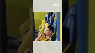 XÓT XA HÌNH ẢNH RONALDO THẪN THỜ NGỒI NGOÀI ĐƯỜNG BIÊN KHI VUỘT MẤT C...