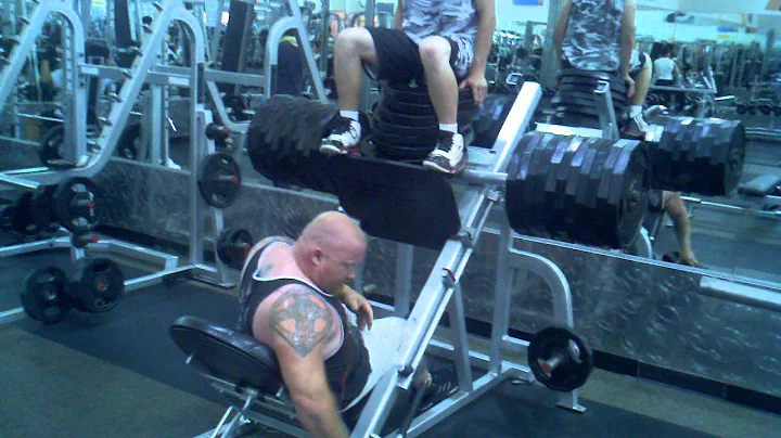 Chris Gilliland "FON" leg pressing 1500lbs