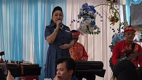 Meritorious Artist Phuong Hang with a long breath and a series of excerpts from "Qua Dinh" in Don...