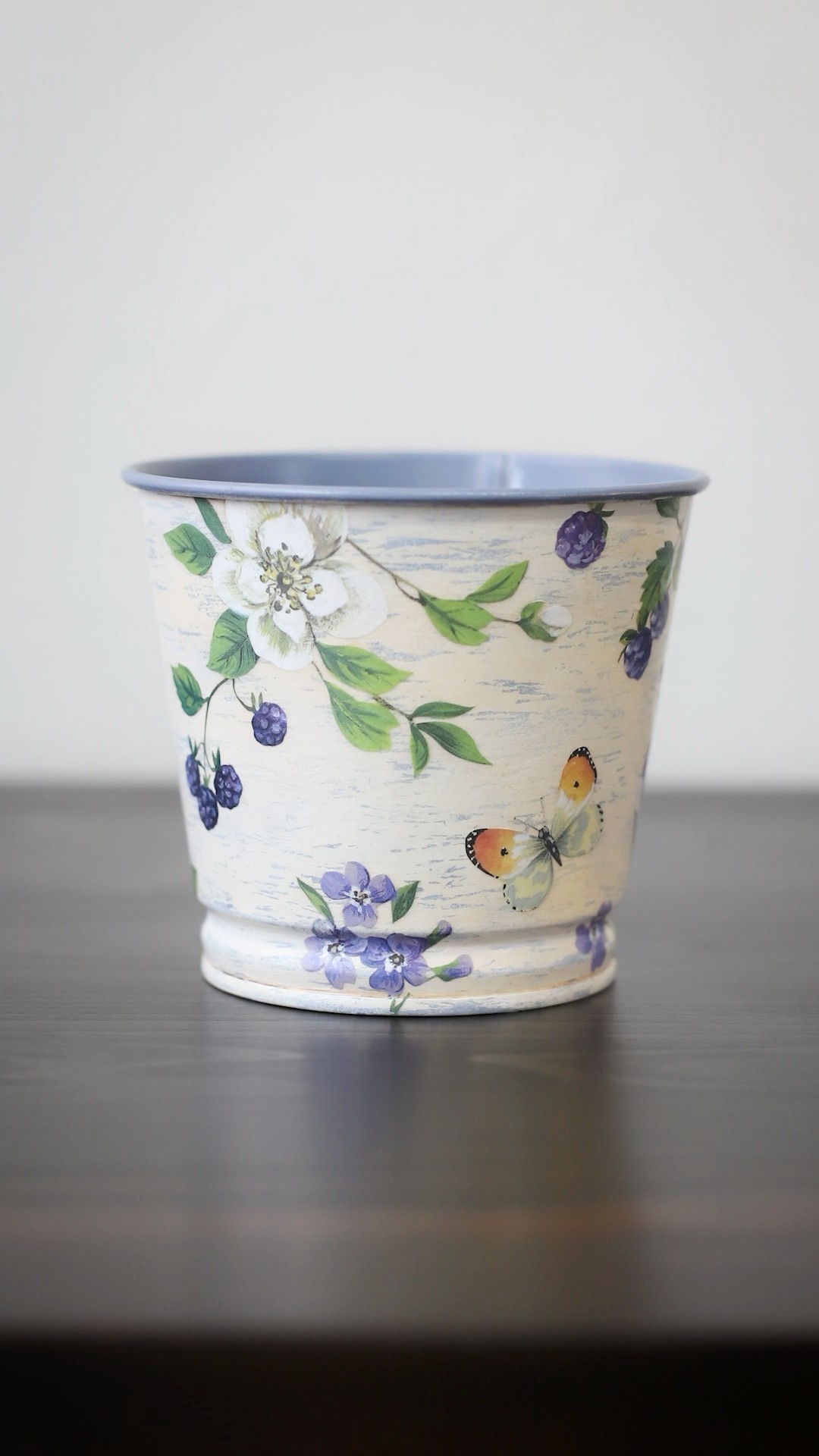 ハンドメイドデコパージュ作品。気球に乗ってプレゼントを届けます^_