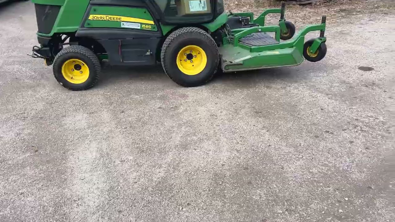 Gräsklippare / Redskapsbärare John Deere 1585 Terrein cut