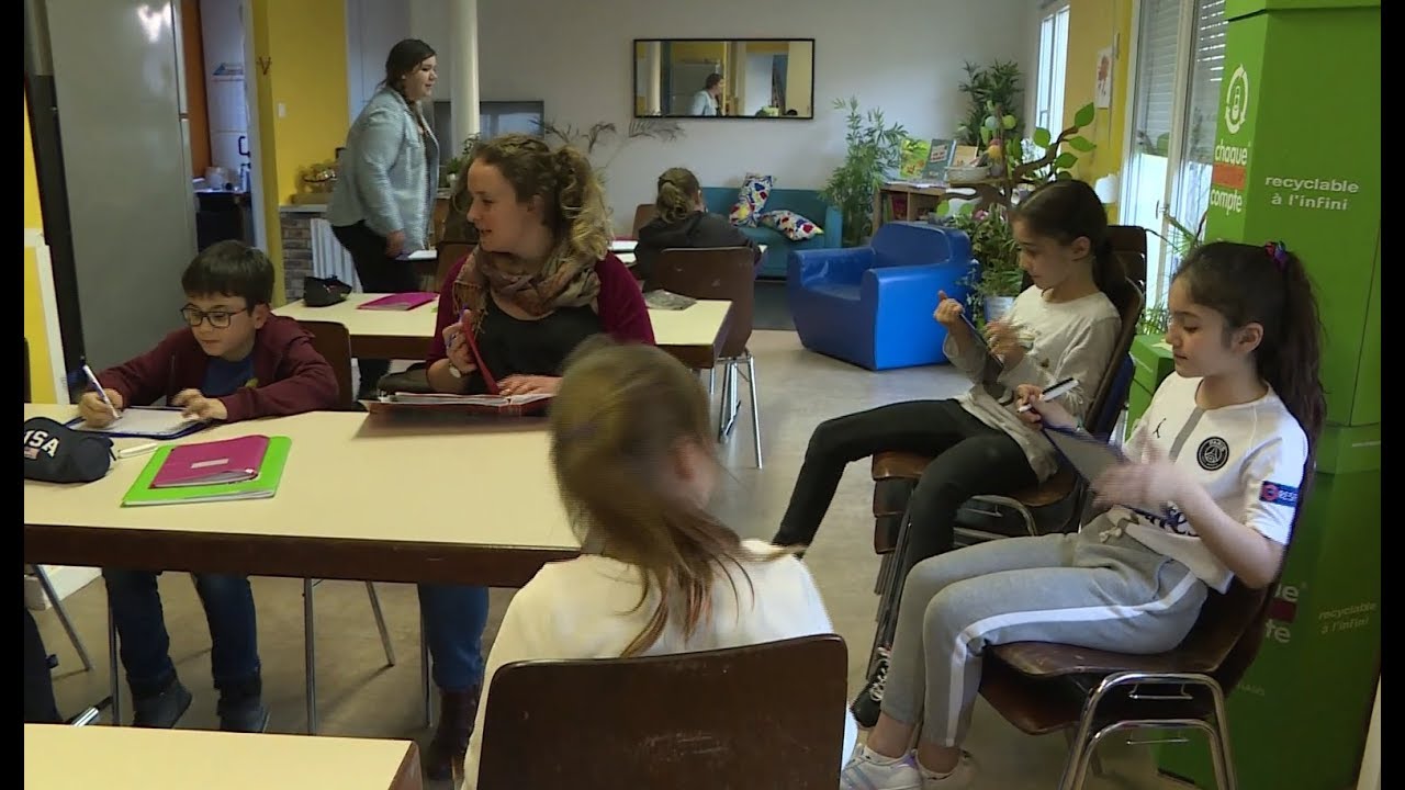 Activités pour les enfants à la Maison Pour Tous - YouTube