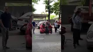 Три Машины Попали В Аварию В Центре Бишкека. Они Задели Машины На Обочине