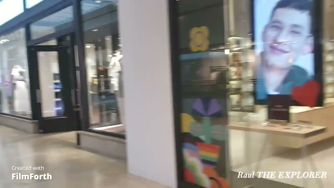TOUR OF SQUARE ONE SHOPPING CENTRE - The largest shopping Centre in Ontario