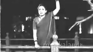 Song : bhagwan do ghadi zara insaan ban ke dekh... movie bahar ,1951 ,
singer geeta dutt, lyricist :rajinder krishan, music director s d
burman, direct...