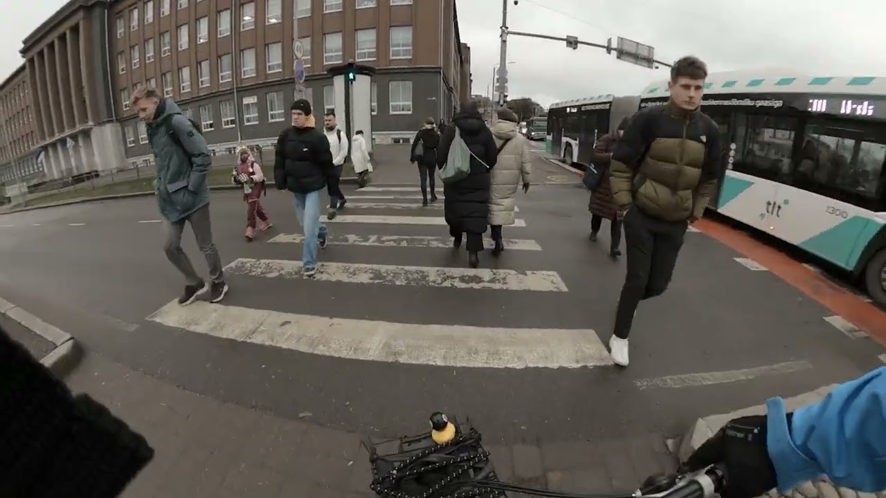 Long Handlebar Gives Speed (Food Delivery,Tallinn)