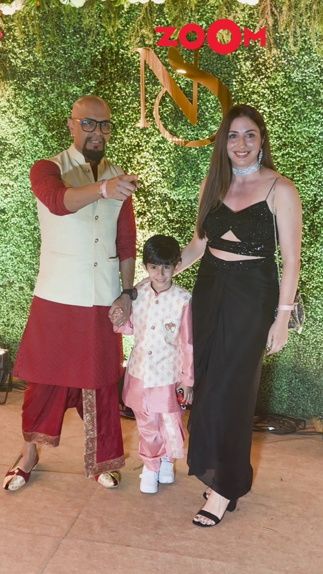 Raghu Ram GUIDES wife to pose for paps at Priyanka Chopra's brother's sangeet ? #shorts