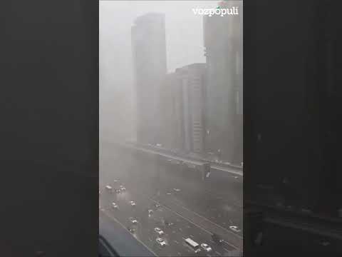 Impresionante imagen de los rayos en Dubai