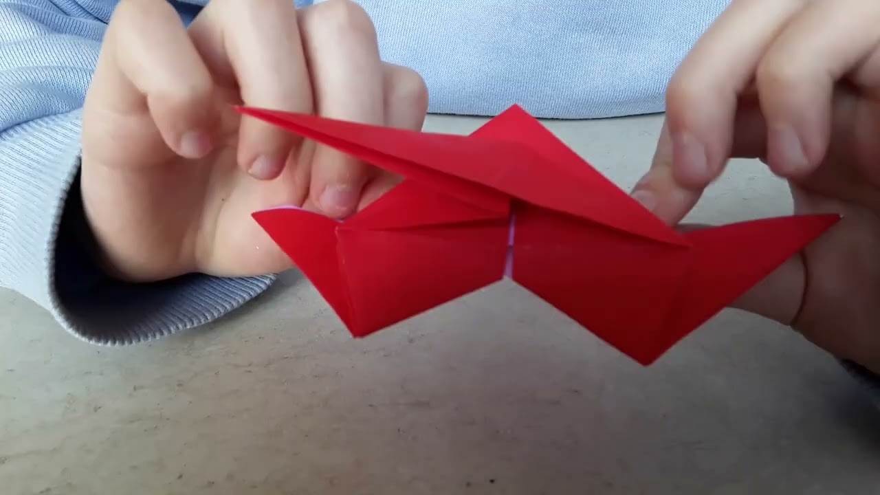 이것은 드래곤에서 유령으로 변신하는 종이접기다. 접으면 엄청 멋지다. 준비물:색종이는 1장만 있으면 된다