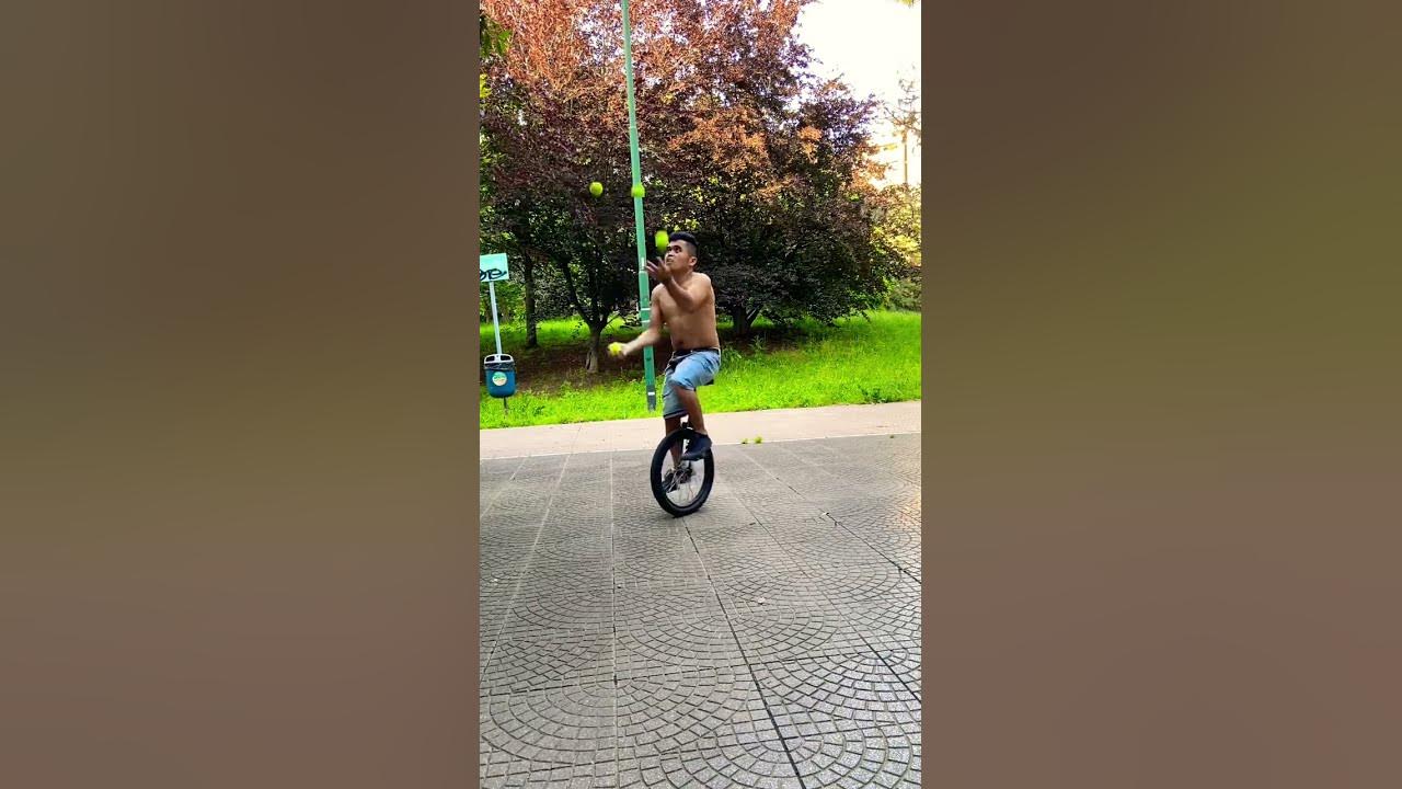 Juggling 4 balls YouTube
