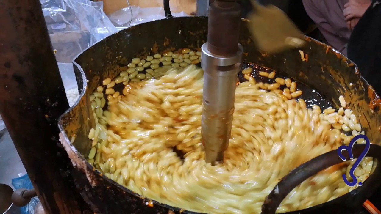 Chiki (peanut brittle) Street Food of Karachi , Pakistan. YouTube