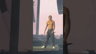 Travis Scotts Sicko Mode Performance Is Hypnotic