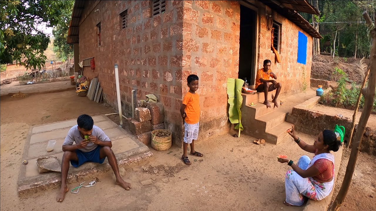 पुनग्या ढवळता मोबाईल आणि पुष्पा ढवळता पिठी | कोंकणातलं साधं सरळ जीवन Malvani Gajali |ColoursOfKonkan