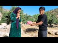 حب شاب لامرأة بلا مأوى صدم الجميع  mp3