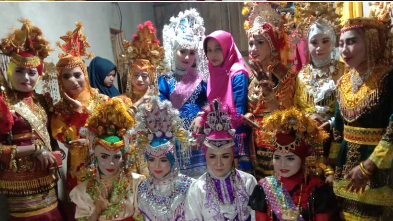 ACARA PINGITAN DI RAHA (MUNA) DISERTAI DENGAN TARI LINDA