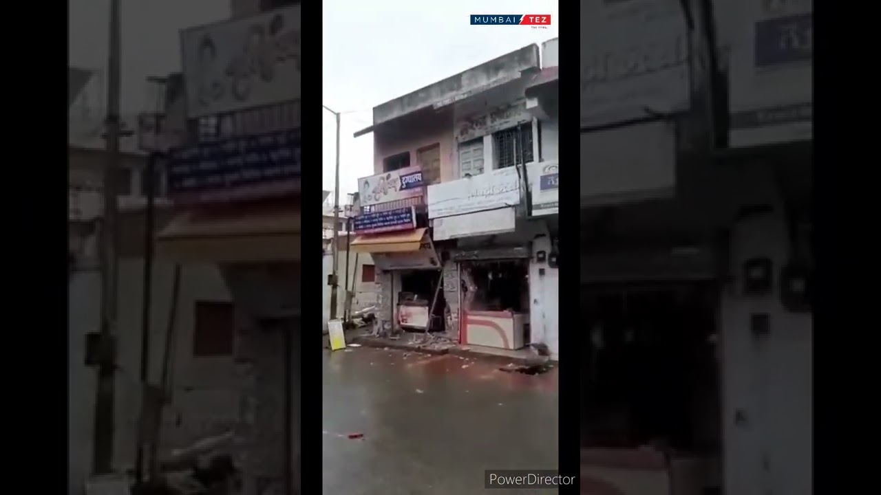 BUILDING COLLAPSES DUE TO HEAVY RAINS IN AMRAVATI - 