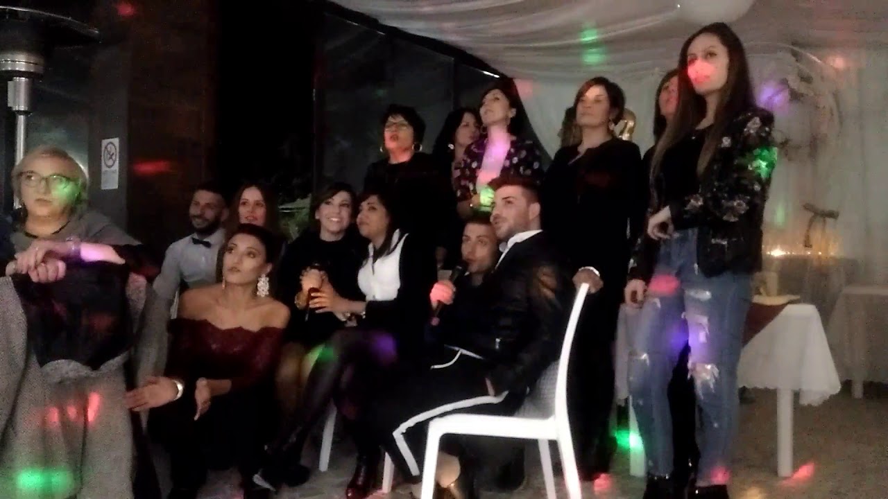 Donne Che Si Fanno Toccare Il Seno Da Uomini