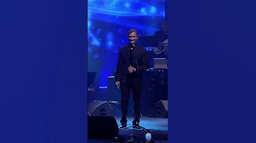 من الذي يستحق منك عبارة كلك على بعضك حلو 