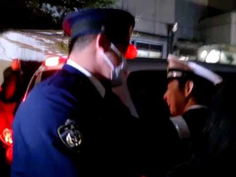 ASKA アスカ 逮捕 【ASKAの乗った車を追いかけながら取り囲む報道陣】  現場は報道陣で騒然　2016.11.28