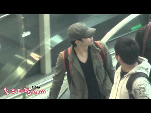 [FANCAM] 110421 Incheon Airport to Bangkok - 2PM Junho