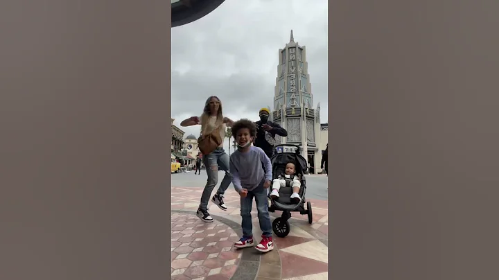 tWitch and Allison dance to Kirk Franklins When I ...