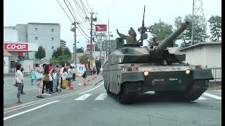 公道を行く戦車。西部方面陸上自衛隊記念行事。A tank that goes on public roads. Ground SelfDefense Force Memorial Event.