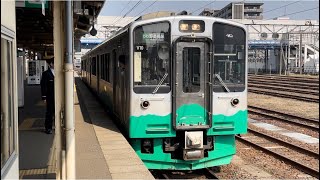 えちごトキめき鉄道ET127系V10編成(元JR東日本E127系0番台ニイV11編成)がワンマン妙高高原行きとして直江津駅6番線を発車するシーン(2023.3.8.13:33)