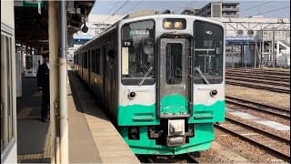 えちごトキめき鉄道ET127系V10編成（元JR東日本E127系0番台ﾆｲV11編成）がワンマン妙高高原行きとして直江津駅6番線を発車するシーン（2023.3.8.13:33）