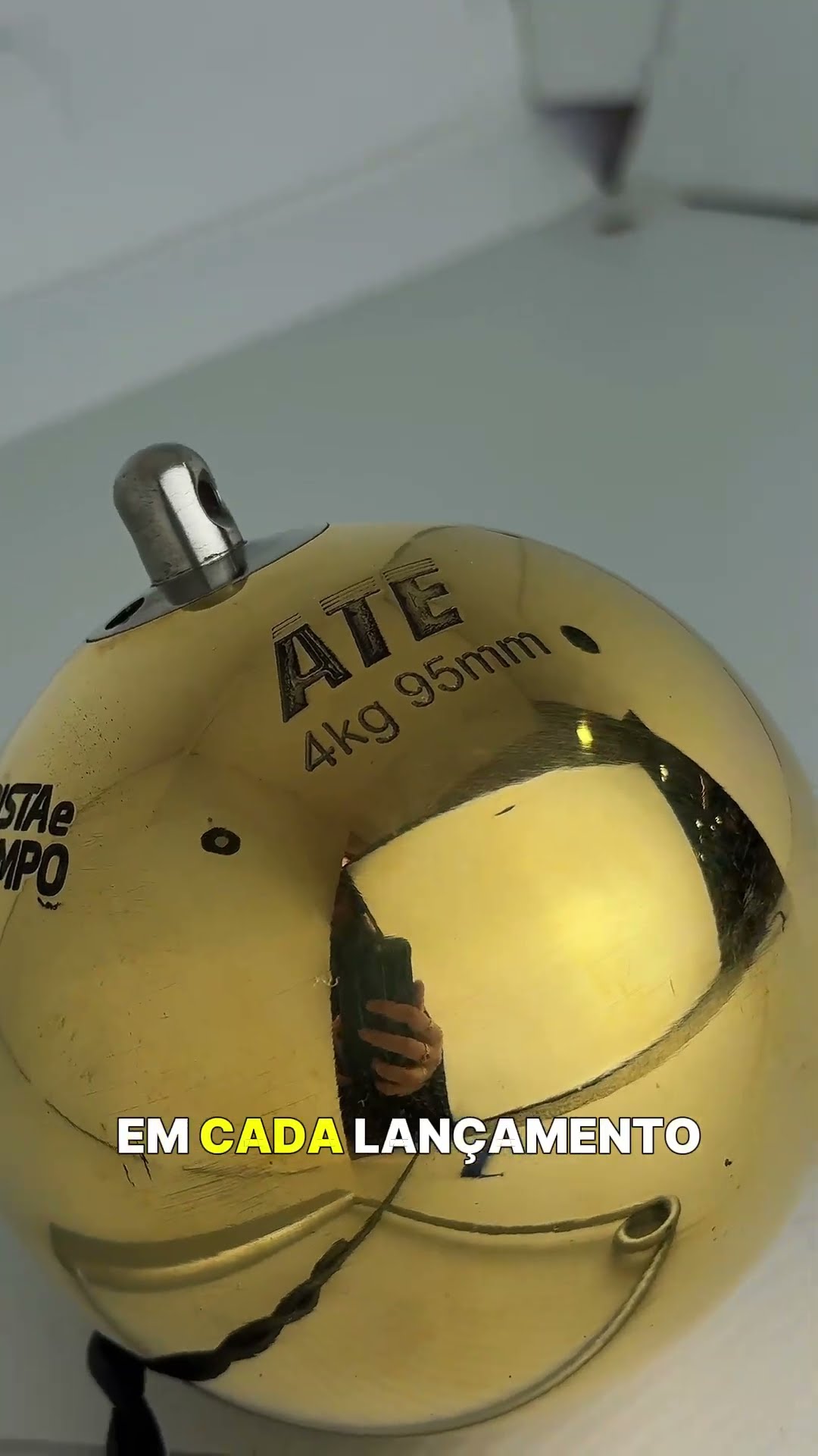 Vídeo 1 — Martelo de Bronze 4kg WA-IAAF com cabo e empunhadura ATE