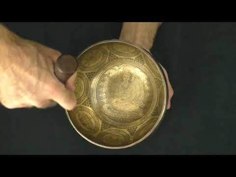 видео: Поющая чаша Бутанская 18,8 см, Ля 223 Гц, Ми 649 Гц