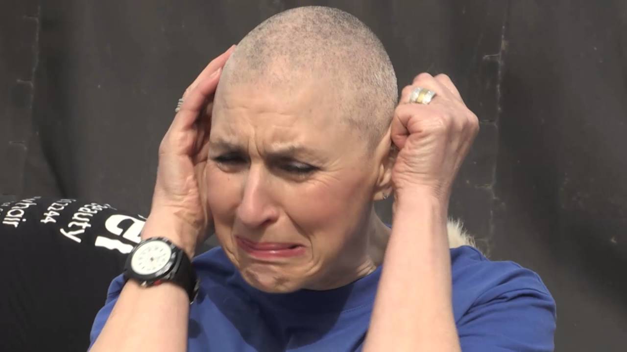 Dee Becker - Head Shave at Hover Travel Ryde - 10 April 2016