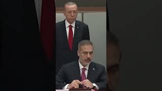 İmza töreni sırasında Erdoğan ve Hakan Fidan niye rahat değil acaba? #katar #imza #anlaşma