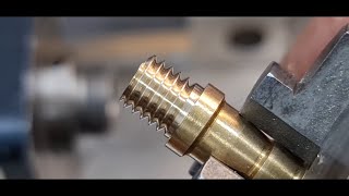 Making thread on a Sherline lathe using the Thread Cutting Attachment.