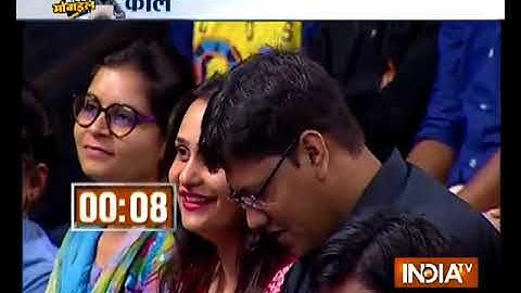 Hacking Expert Saket Modi Hacks Phone of a Girl Sitting in the Audience