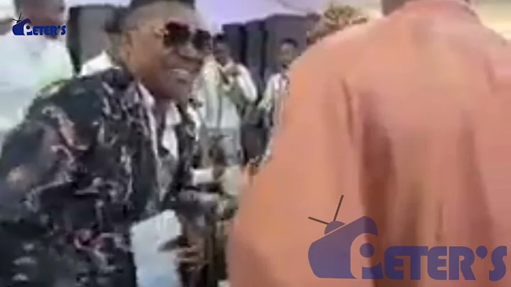 watch out femi Solar on stage with woliagba, dance like never before @ weeding party