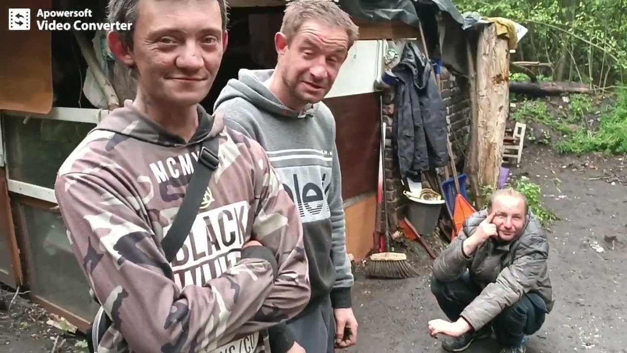 Codzienne życie bezdomnych i brojler który został rosołem