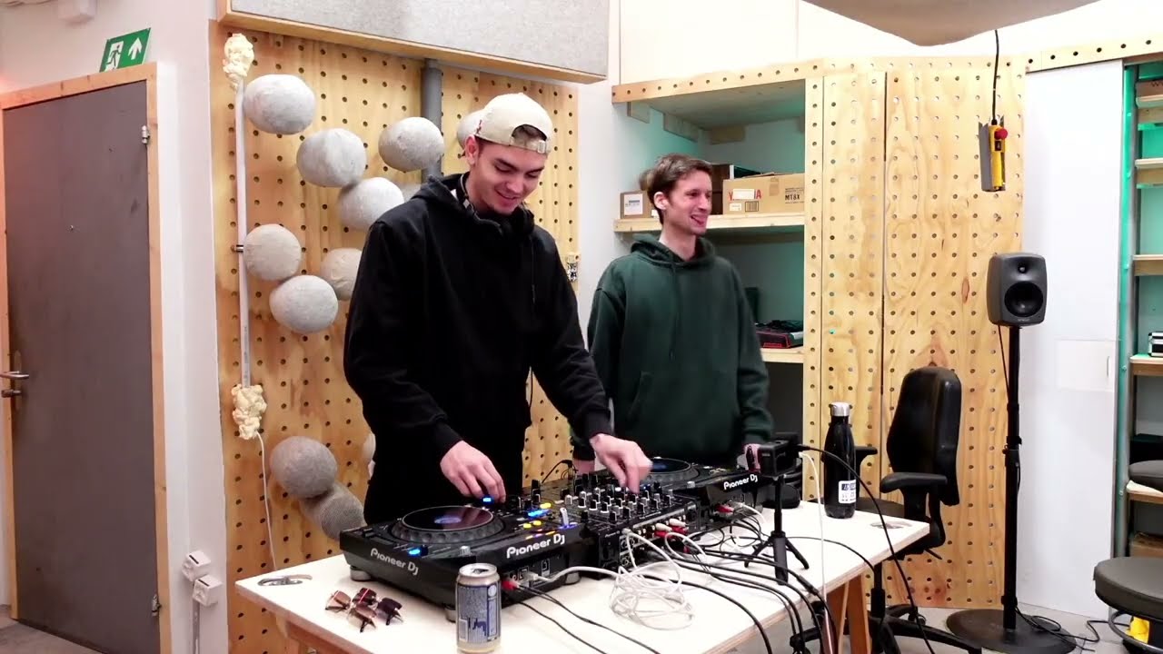 MXRTIN b2b siliscity livestreamed us Zurigoo – Techno/Bounce