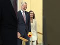 Letizia finge miradas de enamorada a Felpudo VI.Otro paripé de estos dos actores de quinta