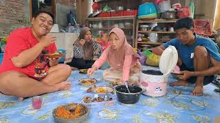 Download Lagu Kesibukan sekarang bersama sambel pecel emak xl sampai lupa sama konten  MP3