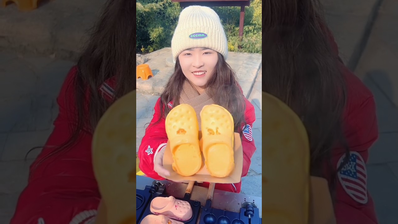 The shopkeeper made a cake for me out of small oranges.🍊🤤