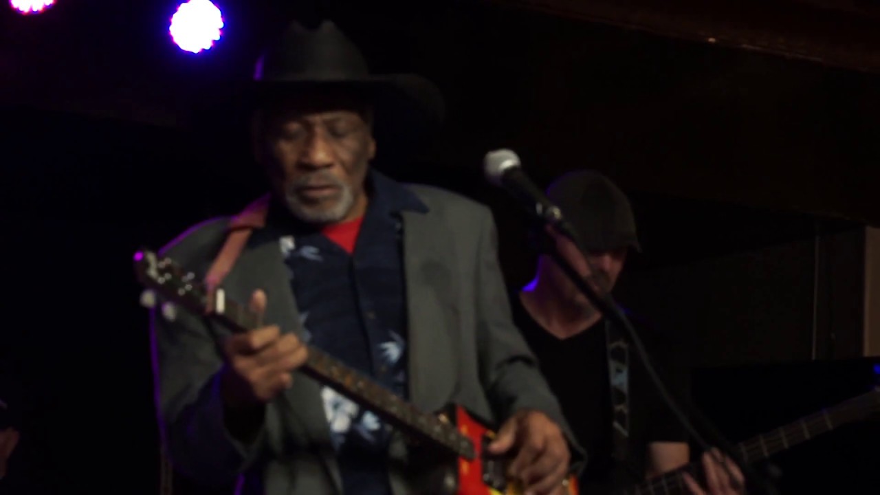 Mac Arnold & Plate Full of Blues: "Sweet Home Chicago"