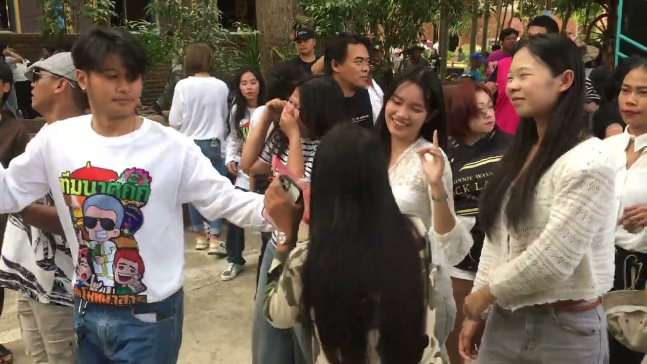 💕 กุหลาบ วงดนตรีเพชรรุ่งเรือง ( วัดห้วยใคร้ บ้านตะเบอะ อ.เมือง) ☎️096-748-5374 เพชรบูรณ์