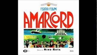 10 - Nino Rota - Amarcord - Tutti a Vedere il Rex chords