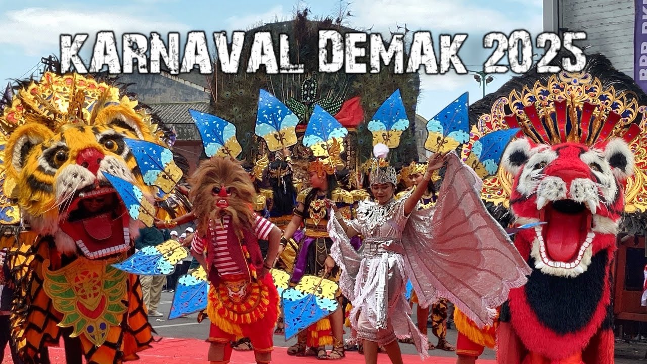 SANGAR 🔥 Karnaval Demak 2025 Macam-Macam Barongan Tampil Depan Panggung Penghormatan