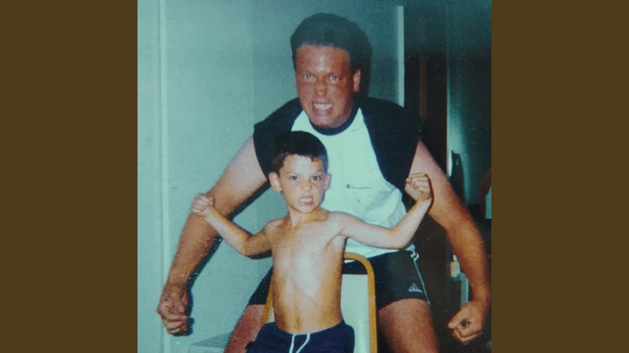 Guarda Mr. Selfless su YouTube Guarda Mr. Selfless su YouTube