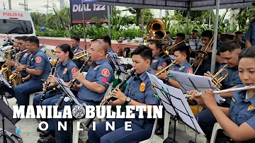 PNP entertains by playing music outside Batasang Pambansa