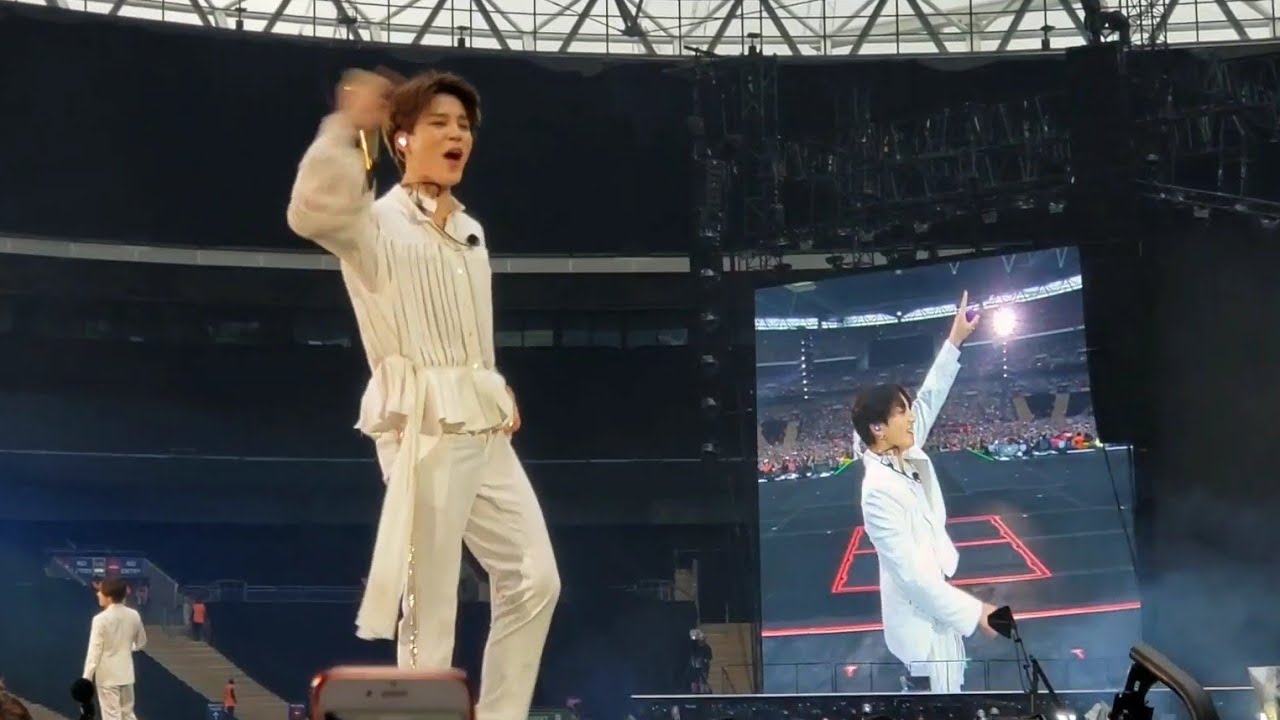 DAY 2 - 190602 Outro: Wings @ BTS 방탄소년단 Speak Yourself Wembley Stadium London Live Concert Fancam
