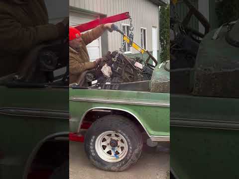 Don’t do what I did. Slow down. #sundaydriverrides #sdr #ford #truck #enginerepair #scary #boltbroke